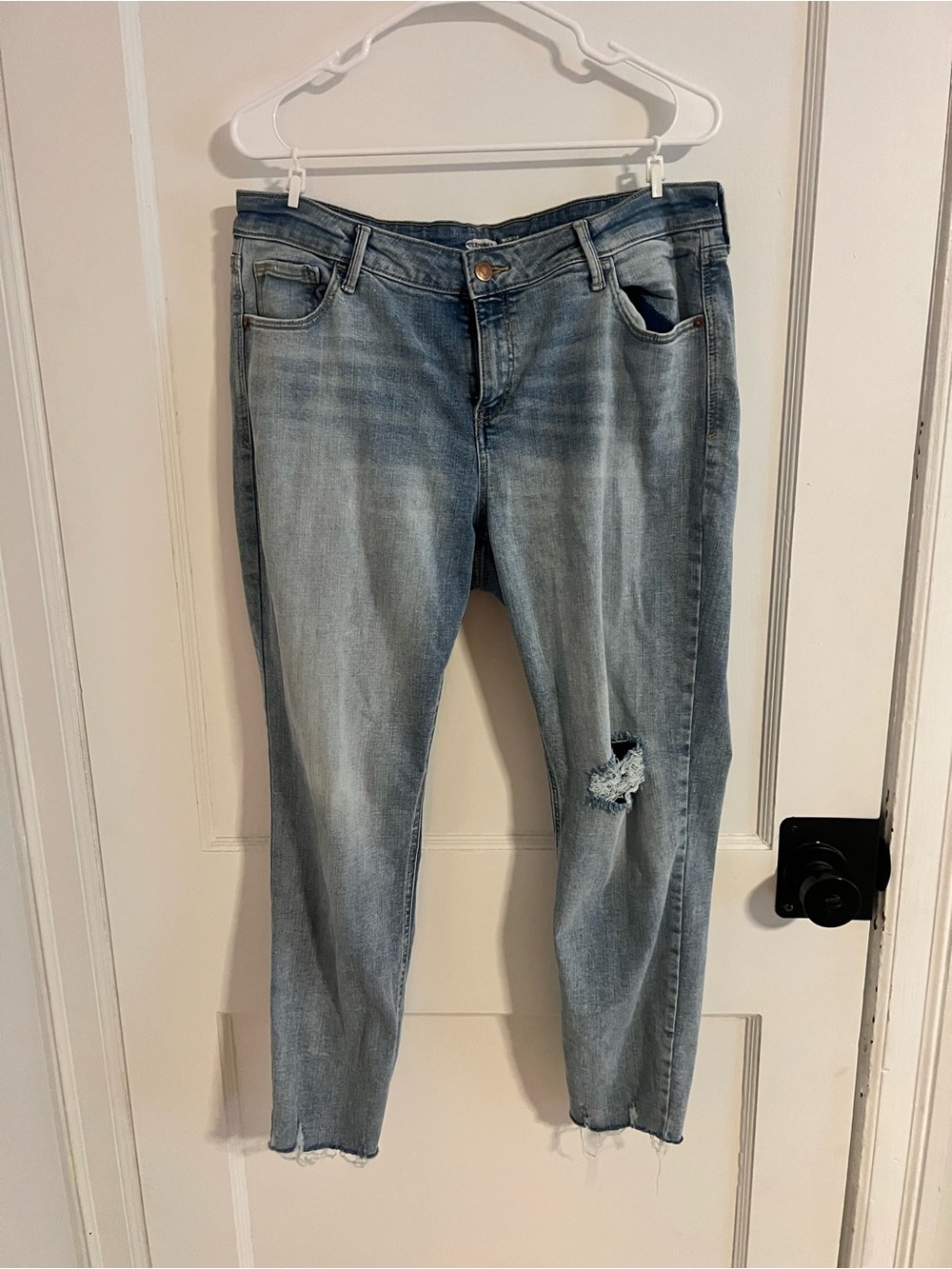 Old Navy Light Blue Ankle Crop Jeans with Distressed Knee